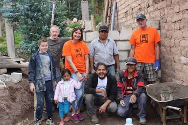 Volunteers building image